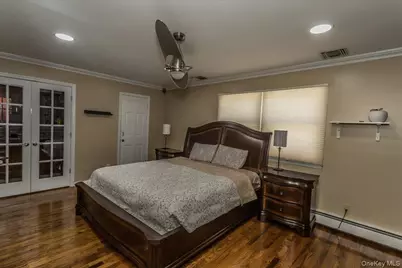 102 Vale Court, New Hyde Park, NY 11040 - Photo 16