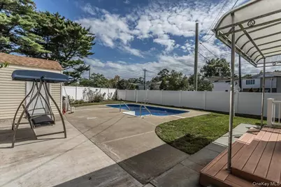 102 Vale Court, New Hyde Park, NY 11040 - Photo 26