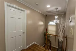 102 Vale Ct, New Hyde Park, NY 11040 - Photo 14