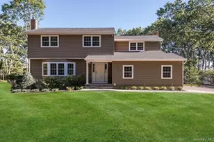 29 Thornwood Dr, Dix Hills, NY 11746 - Photo 2