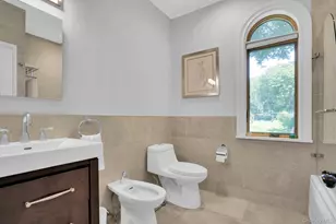 12 Redwood Dr, Dix Hills, NY 11746 - Photo 32