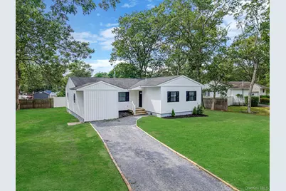 220 Peekskill Avenue, Medford, NY 11763 - Photo 1