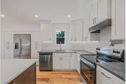 220 Peekskill Avenue, Medford, NY 11763 - Photo 10