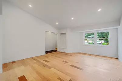 220 Peekskill Avenue, Medford, NY 11763 - Photo 4