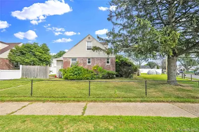 2347 Roosevelt Avenue, East Meadow, NY 11554 - Photo 18