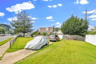 2347 Roosevelt Avenue, East Meadow, NY 11554 - Photo 16