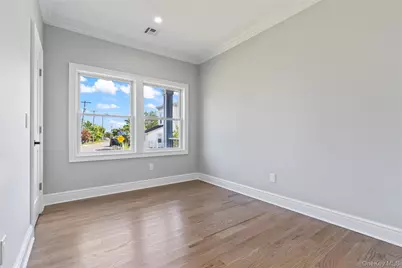 7 S Bay Avenue, Bay Shore, NY 11706 - Photo 32