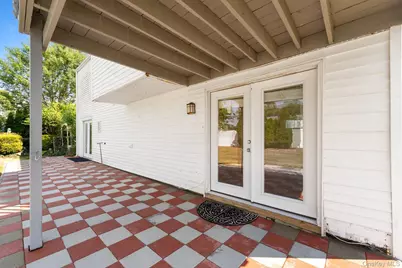 109 Remington Avenue, Selden, NY 11784 - Photo 38