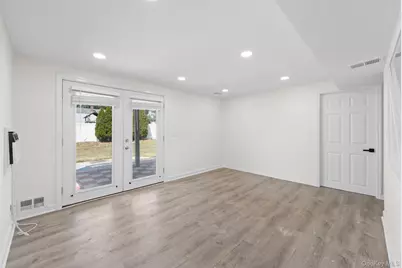 109 Remington Avenue, Selden, NY 11784 - Photo 28