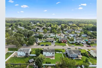 109 Remington Avenue, Selden, NY 11784 - Photo 32