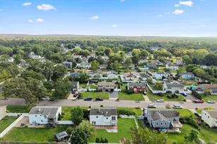 109 Remington Ave, Selden, NY 11784 - Photo 32