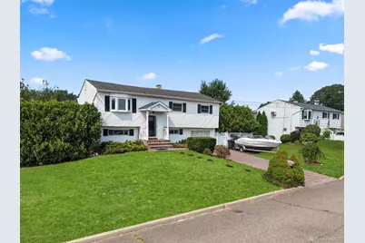 109 Remington Avenue, Selden, NY 11784 - Photo 2