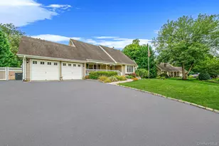 10 Spyglass Ln, East Setauket, NY 11733 - Photo 2