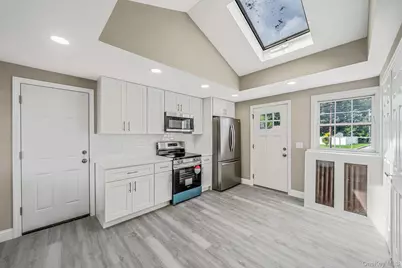 286 Old Country Road, Deer Park, NY 11729 - Photo 8