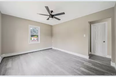 286 Old Country Road, Deer Park, NY 11729 - Photo 18