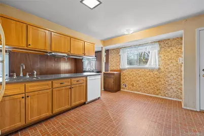 696 Bohemia Parkway, Sayville, NY 11782 - Photo 4