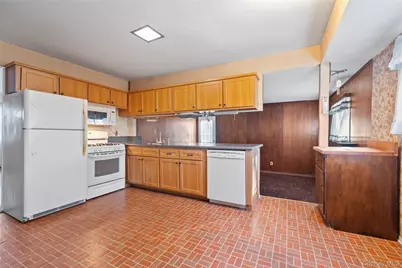 696 Bohemia Parkway, Sayville, NY 11782 - Photo 2