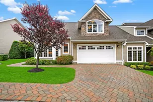 29 Michael Roberts Ct, Pearl River, NY 10965 - Photo 2