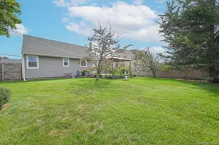 24 Clifton Dr, Patchogue, NY 11772 - Photo 14