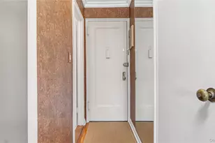 15 Canterbury Rd, Great Neck, NY 11021 - Photo 8