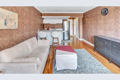 15 Canterbury Road #D18, Great Neck, NY 11021 - Photo 4