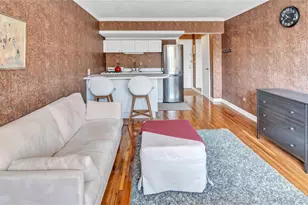 15 Canterbury Rd, Great Neck, NY 11021 - Photo 4