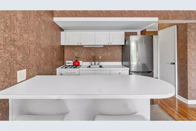 15 Canterbury Road #D18, Great Neck, NY 11021 - Photo 6