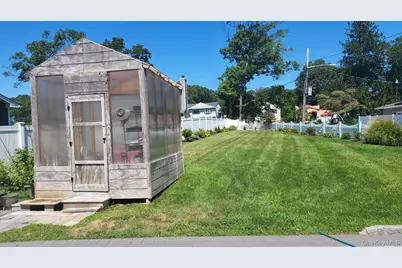 70 W 8th Street, Ronkonkoma, NY 11779 - Photo 32