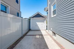 176-27 NW Sunbury Rd, Jamaica, NY 11434 - Photo 2