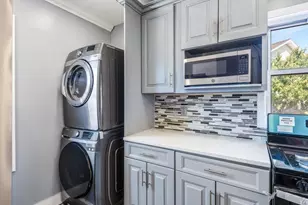 176-27 NW Sunbury Rd, Jamaica, NY 11434 - Photo 16