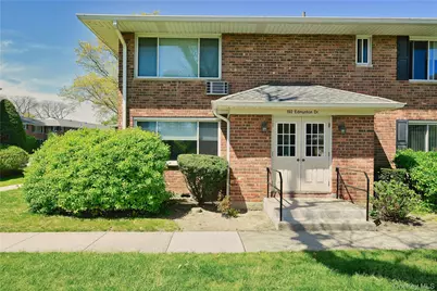 192 Edmunton Dr #D1, North Babylon, NY 11703 - Photo 2