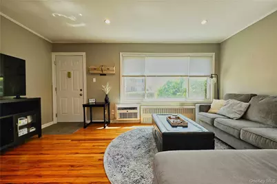 192 Edmunton Dr #D1, North Babylon, NY 11703 - Photo 8