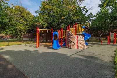 245-38 61 Avenue #Lower unit F2, Douglaston, NY 11362 - Photo 16