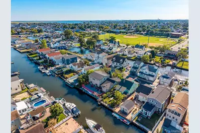 177 Sportsmans Avenue, Freeport, NY 11520 - Photo 36