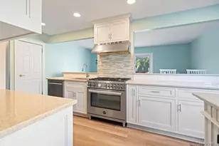 3 Maison Dr, Holbrook, NY 11741 - Photo 8