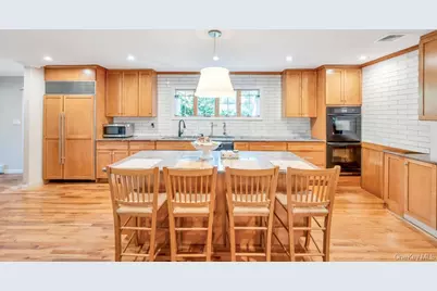 386 Mill Road, Westhampton, NY 11977 - Photo 2