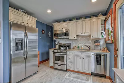 2 Bayview Avenue E, Lindenhurst, NY 11757 - Photo 12