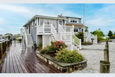 2 Bayview Avenue E, Lindenhurst, NY 11757 - Photo 2