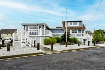 2 Bayview Avenue E, Lindenhurst, NY 11757 - Photo 4