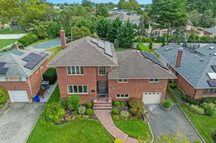 114 Seaman Rd, Jericho, NY 11753 - Photo 4