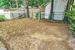 3 Walnut Pl, Great Neck, NY 11021 - Photo 6