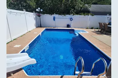 85 Oakland Avenue, Lynbrook, NY 11563 - Photo 18