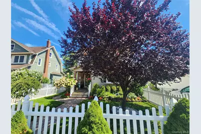85 Oakland Avenue, Lynbrook, NY 11563 - Photo 2