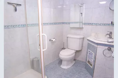 85 Oakland Avenue, Lynbrook, NY 11563 - Photo 22