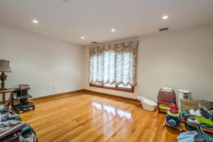 141-16 11th Ave, Whitestone, NY 11357 - Photo 32