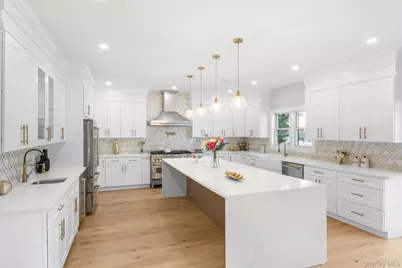 19 Mead Lane, Westbury, NY 11590 - Photo 8