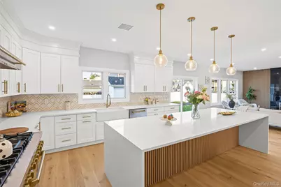 19 Mead Lane, Westbury, NY 11590 - Photo 4