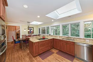 21 W Mall Dr, Huntington, NY 11743 - Photo 10