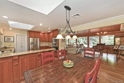 21 W Mall Drive, Huntington, NY 11743 - Photo 12