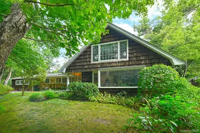 21 W Mall Drive, Huntington, NY 11743 - Photo 2